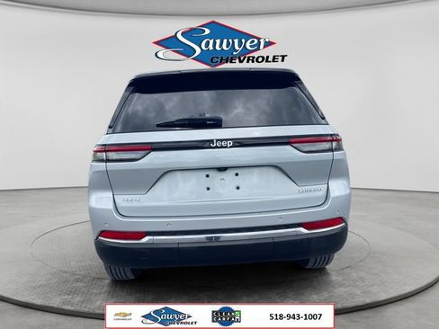 Used 2023 Jeep Grand Cherokee Laredo AWD/4WD image 4