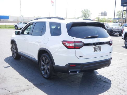 Used 2025 Honda Pilot Sport image 5