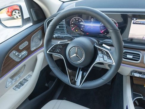 Certified 2025 Mercedes-Benz GLS 450 4MATIC image 25