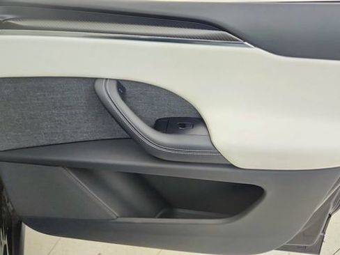 Used 2024 Tesla Model X Plaid image 24