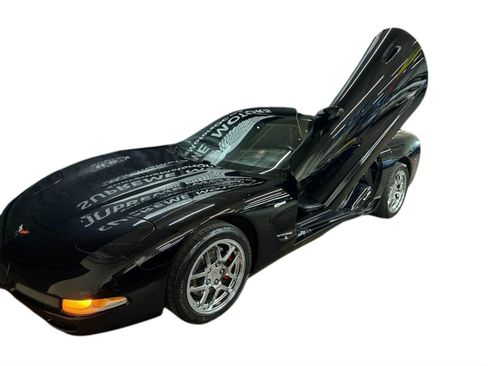 Used 2002 Chevrolet Corvette Z06 w/ Memory Pkg image 10
