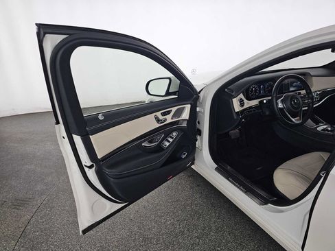 Used 2018 Mercedes-Benz S 560 Sedan image 19