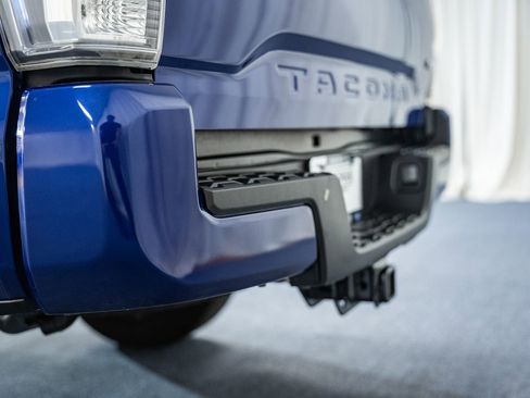 Used 2022 Toyota Tacoma TRD Sport image 10