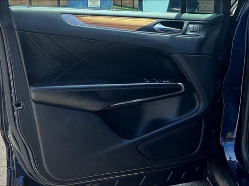 Used 2016 Lincoln MKC Select w/ Select Plus Package FWD image 18
