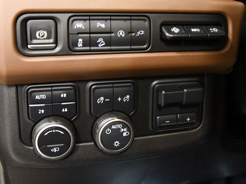 Used 2021 Chevrolet Tahoe High Country AWD/4WD image 26