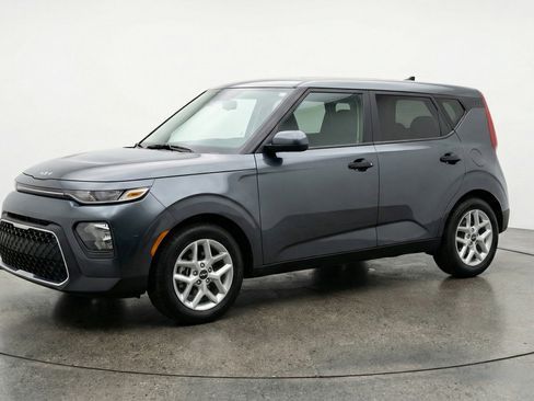 Used 2025 Kia Soul LX w/ LX Technology Package FWD image 3