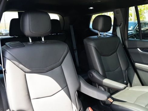 Used 2025 Cadillac XT6 Premium Luxury image 27