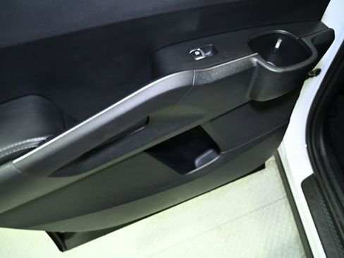 Used 2025 Kia Sorento S image 52