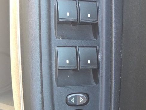 Used 2010 GMC Acadia SLE FWD image 23