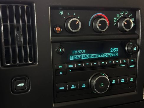 Used 2018 Chevrolet Express 3500 Extended w/ Driver Convenience Package RWD image 41