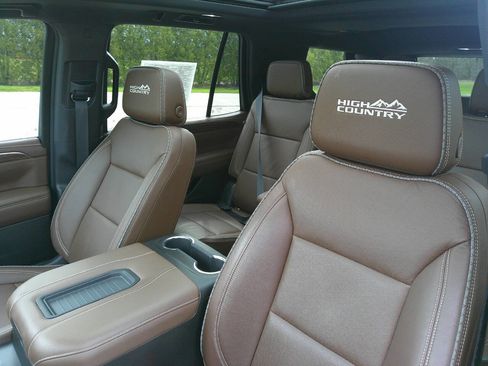 Used 2021 Chevrolet Tahoe High Country image 11