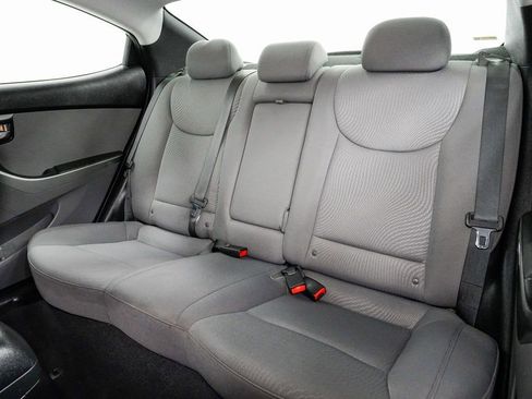 Used 2014 Hyundai Elantra SE image 19