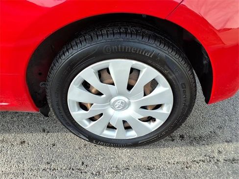 Used 2015 Toyota Yaris L image 24