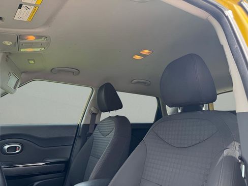 Used 2015 Kia Soul ! FWD image 19