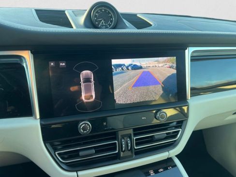 Used 2023 Porsche Macan image 17