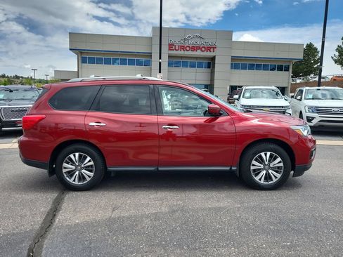 Used 2020 Nissan Pathfinder SL AWD/4WD image 3