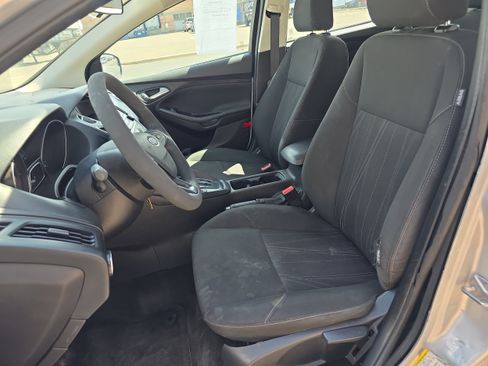 Used 2017 Ford Focus SE FWD image 6