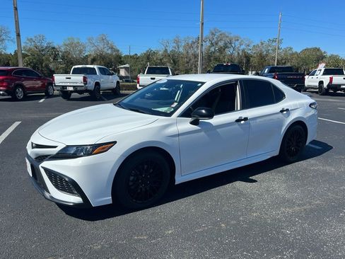 Used 2023 Toyota Camry SE image 1
