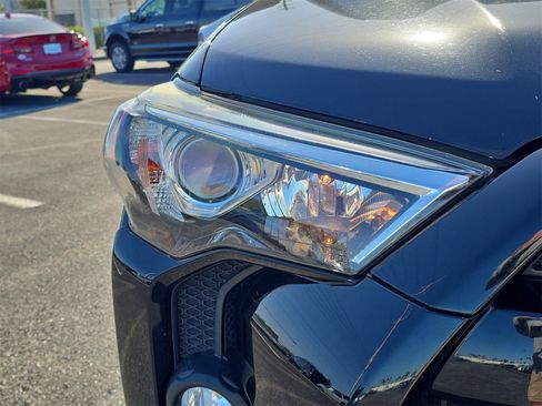 Used 2019 Toyota 4Runner SR5 Premium image 7