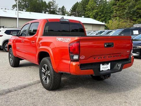 Used 2018 Toyota Tacoma TRD Sport AWD/4WD image 7