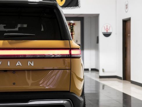 Used 2023 Rivian R1S Adventure image 45