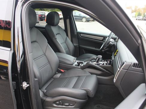 Used 2022 Porsche Cayenne Platinum Edition AWD/4WD image 17