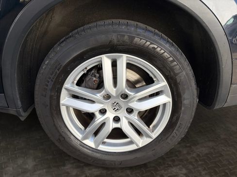 Used 2017 Porsche Cayenne w/ Premium Package AWD/4WD image 36