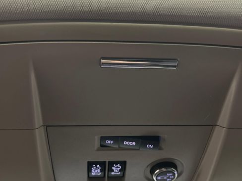 Used 2015 GMC Yukon Denali w/ Premium Package image 17