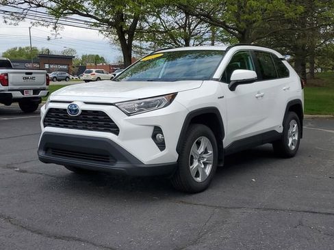 Used 2021 Toyota RAV4 XLE w/ Convenience Package AWD/4WD image 2