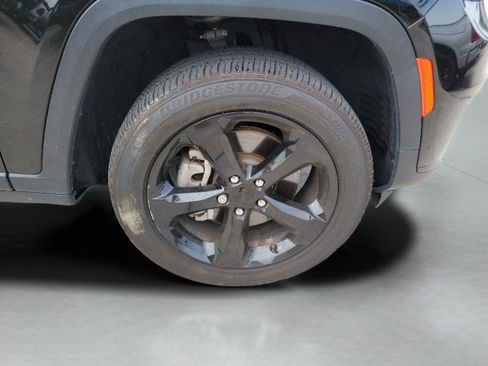 Used 2022 Jeep Grand Cherokee L Laredo RWD image 27