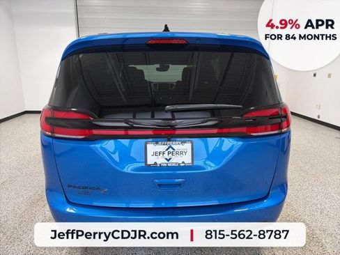 New 2026 Chrysler Pacifica Select w/ S Appearance Package FWD image 4