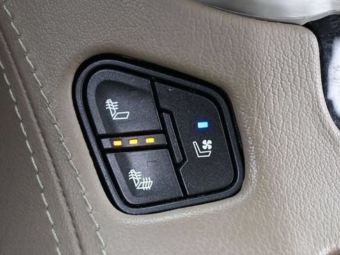 Used 2019 GMC Yukon XL SLT w/ Premium Edition RWD image 23