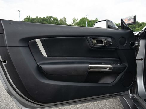 Used 2020 Ford Mustang Shelby GT500 w/ Technology Package RWD image 40