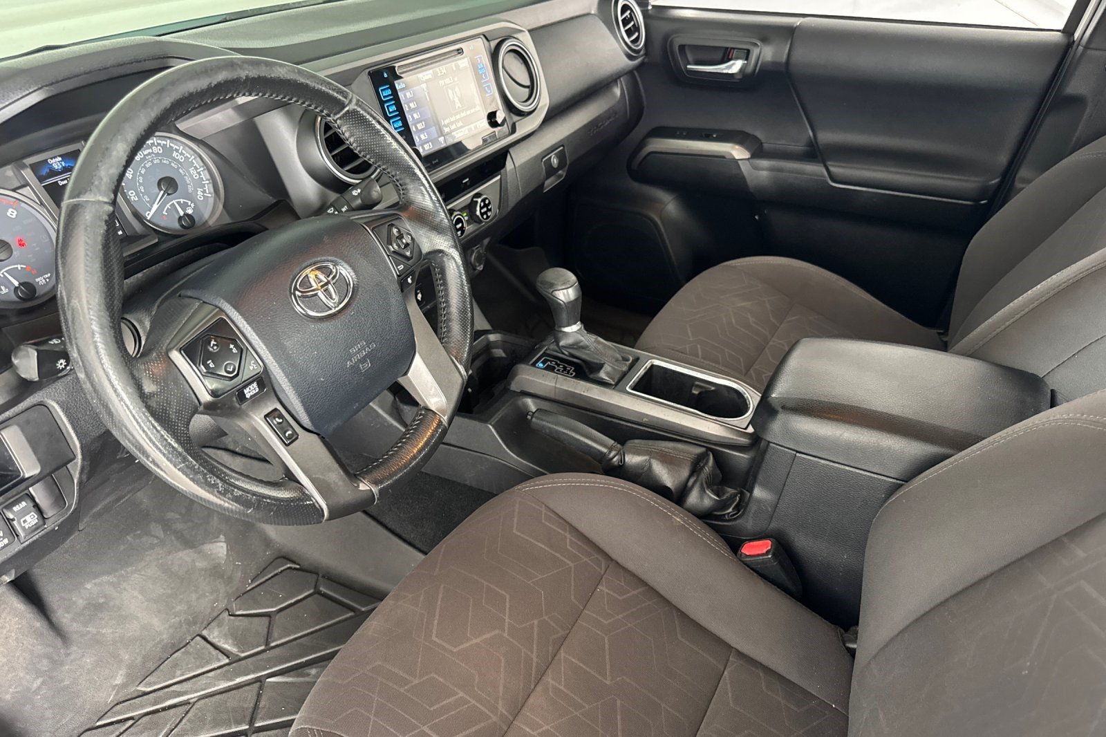 Used 2017 Toyota Tacoma SR5 RWD image 4