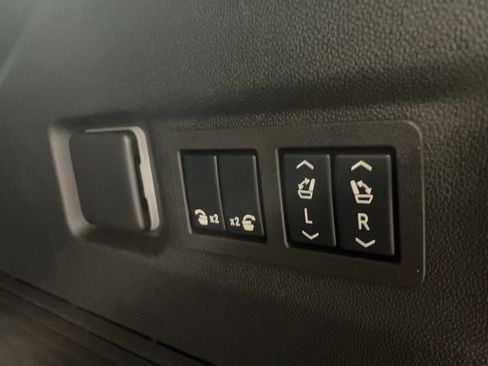 Used 2024 GMC Yukon XL Denali AWD/4WD image 23