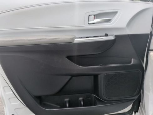 Used 2025 Toyota Sienna XLE w/ XLE Plus Package FWD image 13