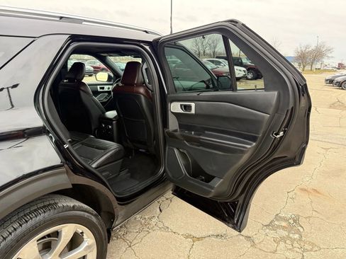 Used 2020 Ford Explorer Platinum w/ Premium Technology Package image 22
