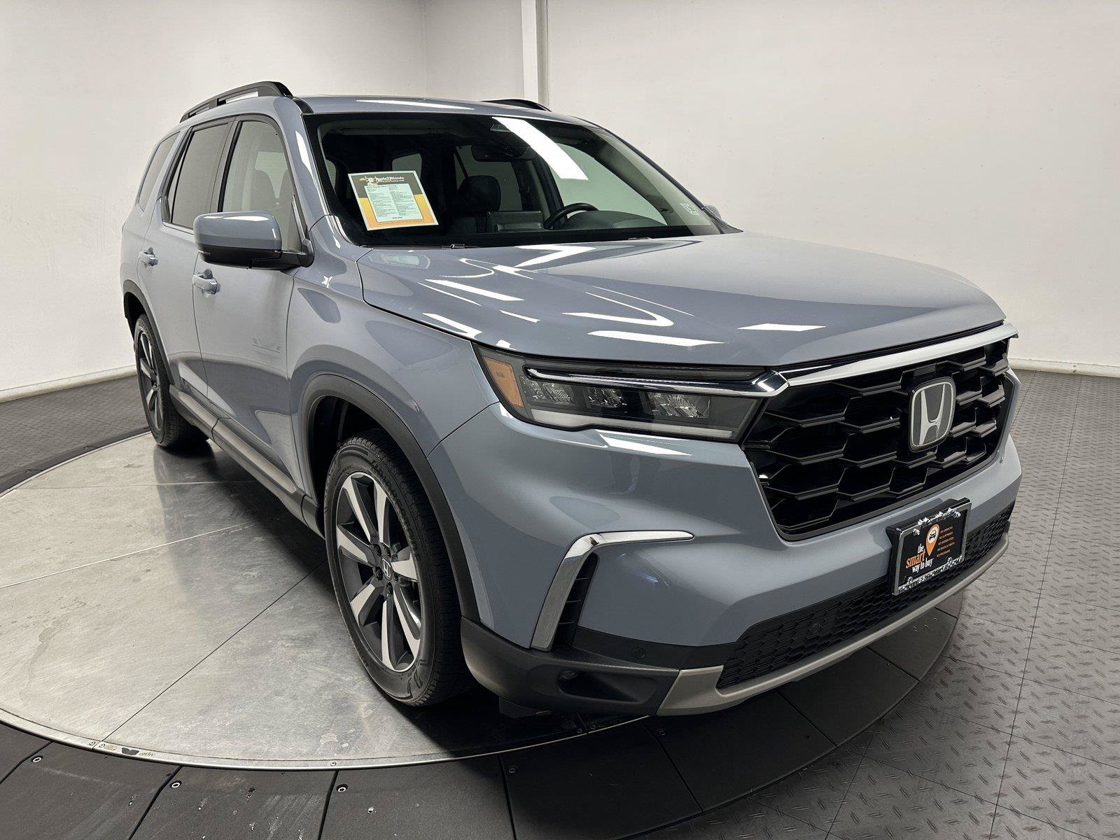 Certified 2024 Honda Pilot Touring image 2