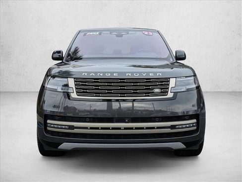 Used 2023 Land Rover Range Rover SE image 2