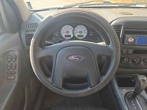 Used 2005 Ford Escape XLS image 12