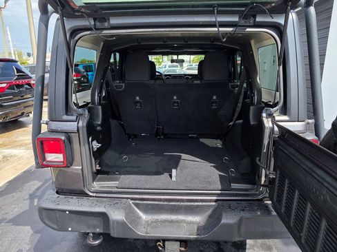 Used 2018 Jeep Wrangler Unlimited Sport w/ Technology Group AWD/4WD image 17
