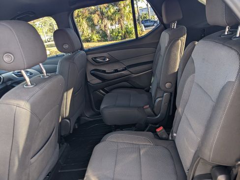 Used 2023 Chevrolet Traverse LT image 11