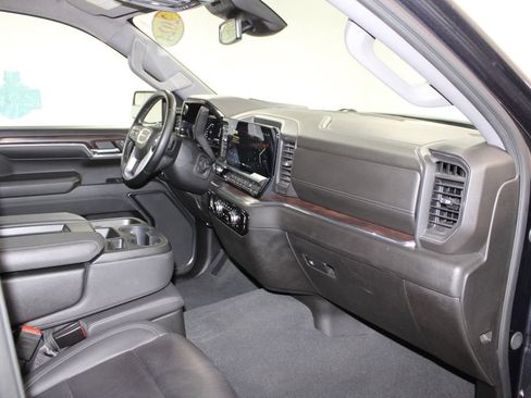 Used 2024 GMC Sierra 1500 SLT image 32