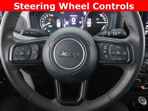 Used 2024 Jeep Wrangler Unlimited image 5