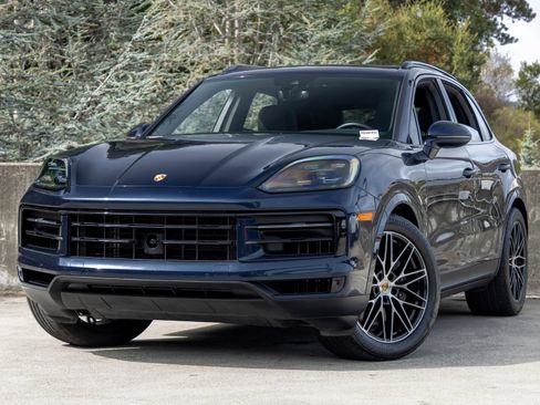 Certified 2024 Porsche Cayenne AWD/4WD image 1