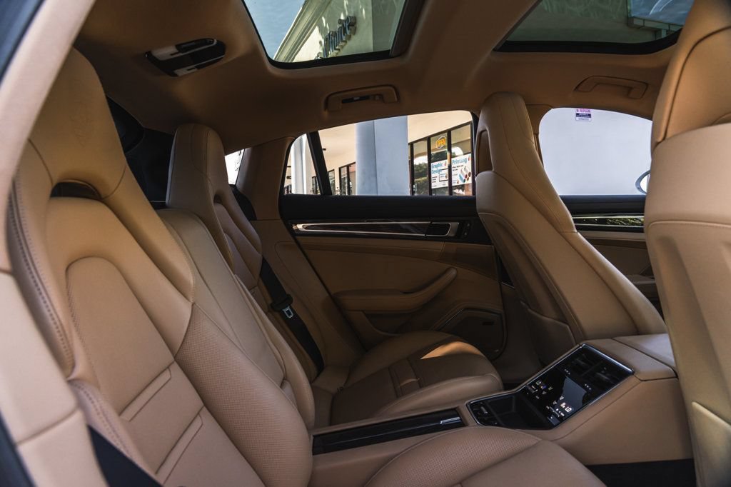 Used 2023 Porsche Panamera image 24