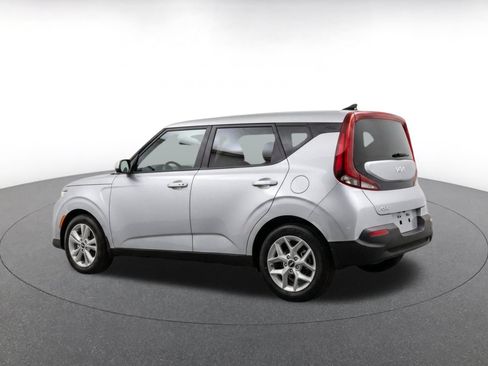 Used 2025 Kia Soul LX w/ LX Technology Package FWD image 7