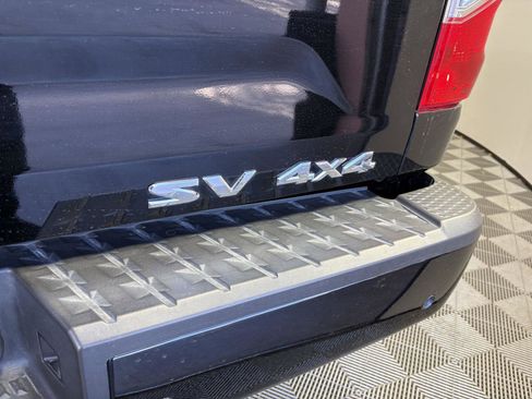 Used 2024 Nissan Titan SV w/ SV Convenience Package image 9