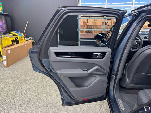 Used 2019 Porsche Cayenne S image 12