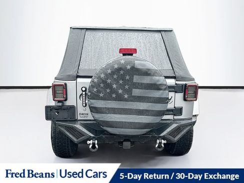 Used 2018 Jeep Wrangler Unlimited Sahara AWD/4WD image 8